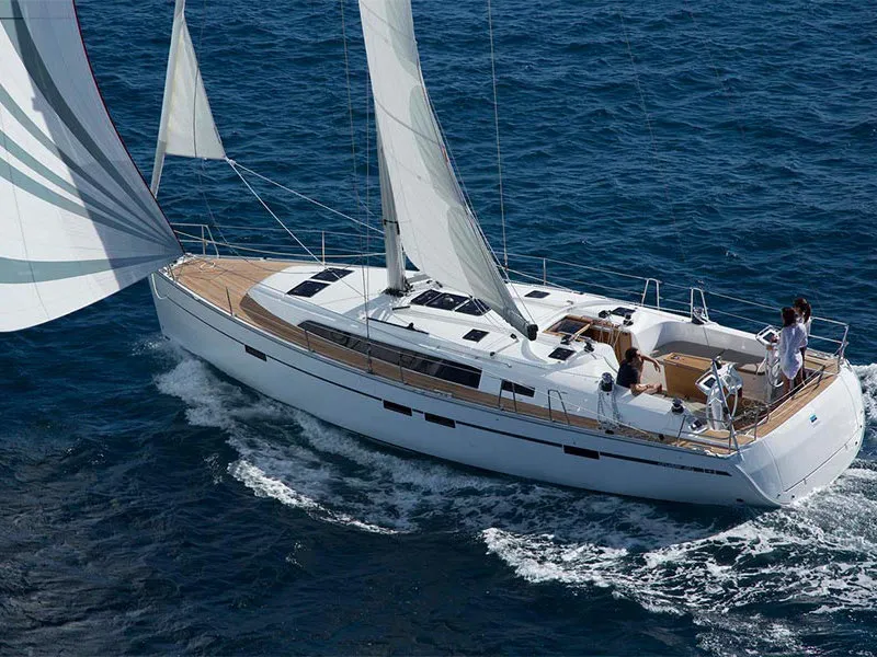Monsieur - Sailboat in Vibo Marina