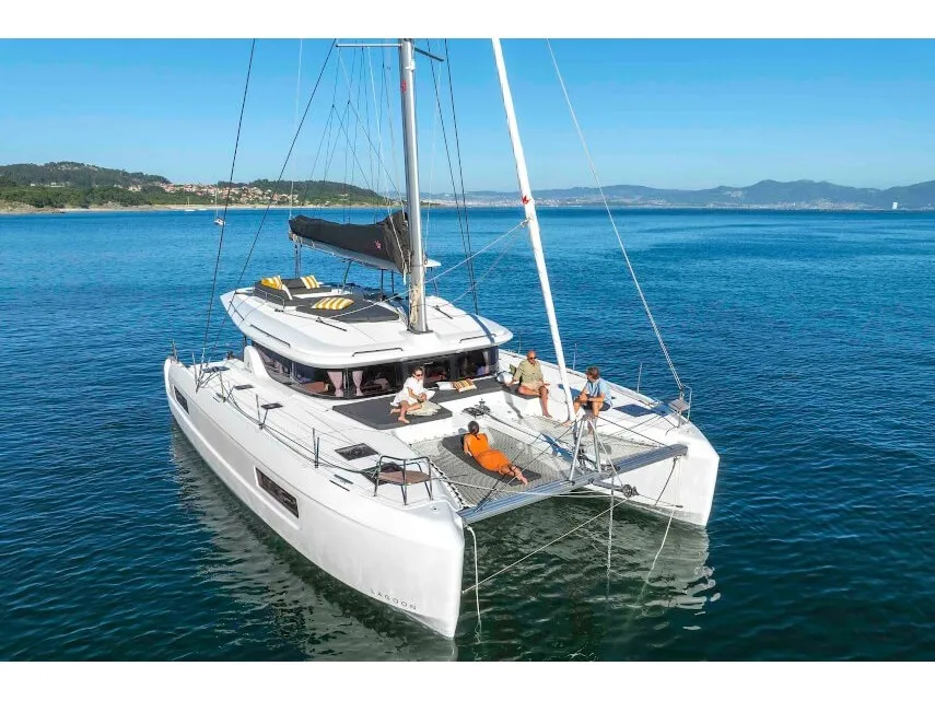 White Pearl - Catamaran in Road Town