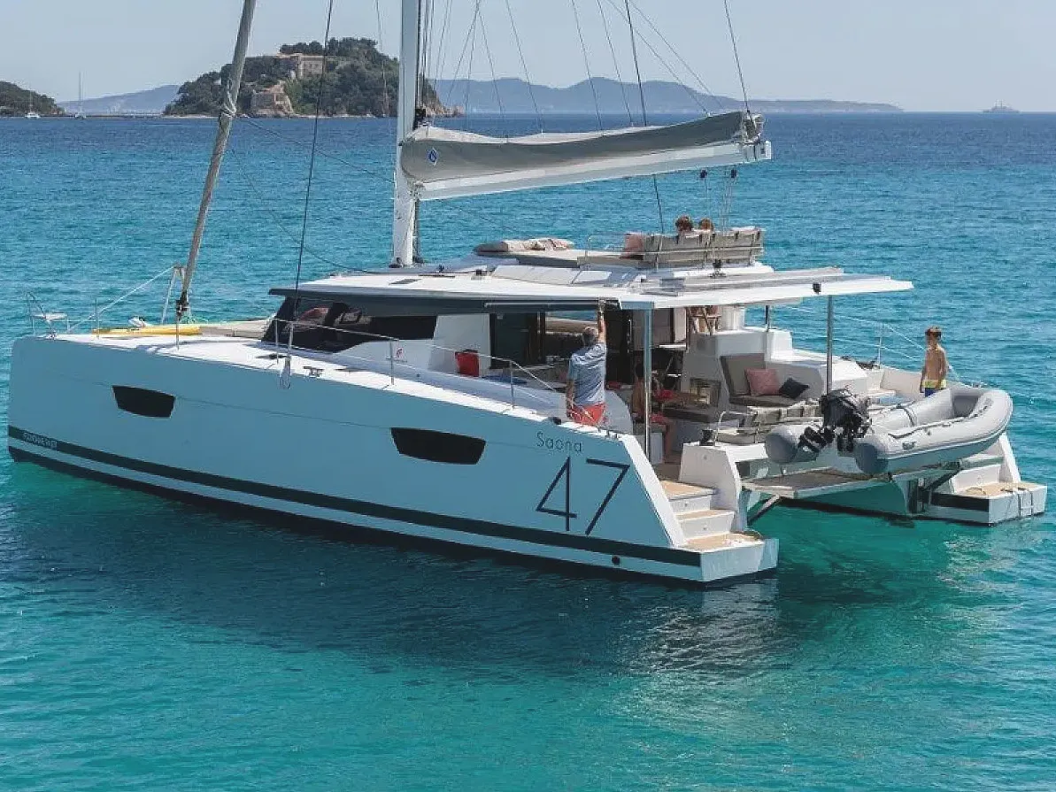 Parrot Ice - Catamaran in Road Town