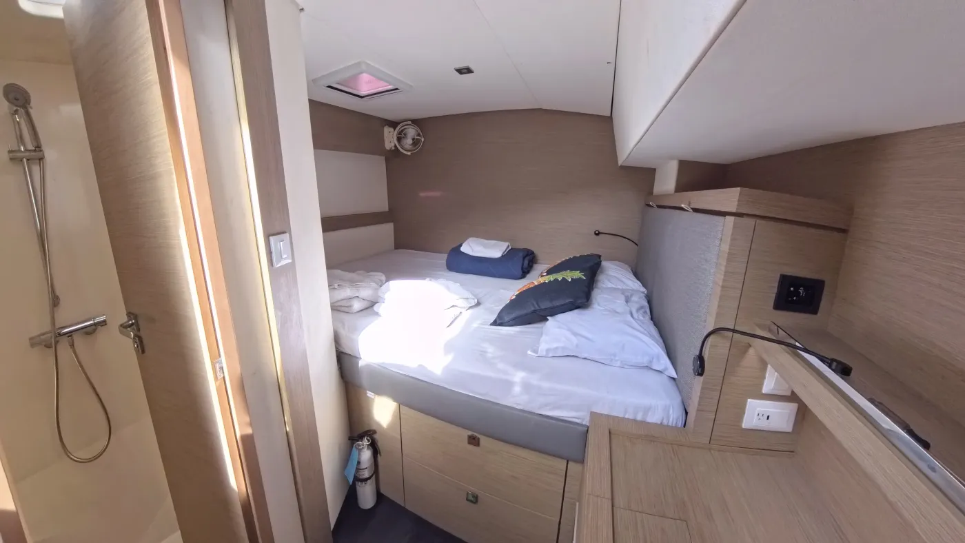 Parrot Ice - Catamaran in Road Town
