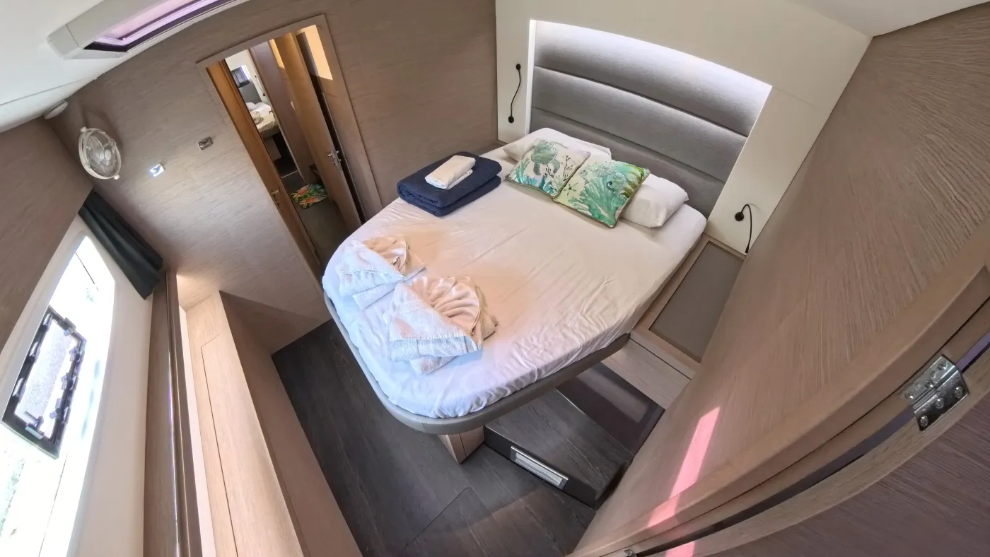 Parrot Ice - Catamaran in Road Town