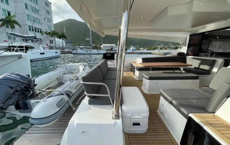 Ogibni - Catamaran in Road Town