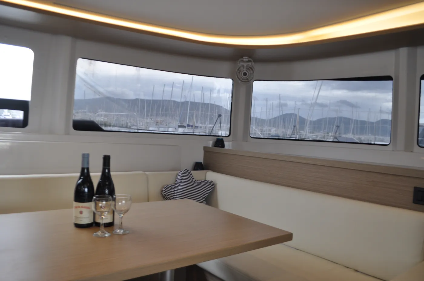 Queen Maro - Catamaran in Alimos