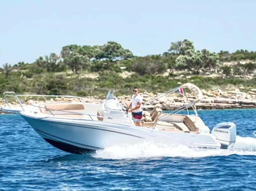 Cap Camarat - Motor Yacht in Trogir