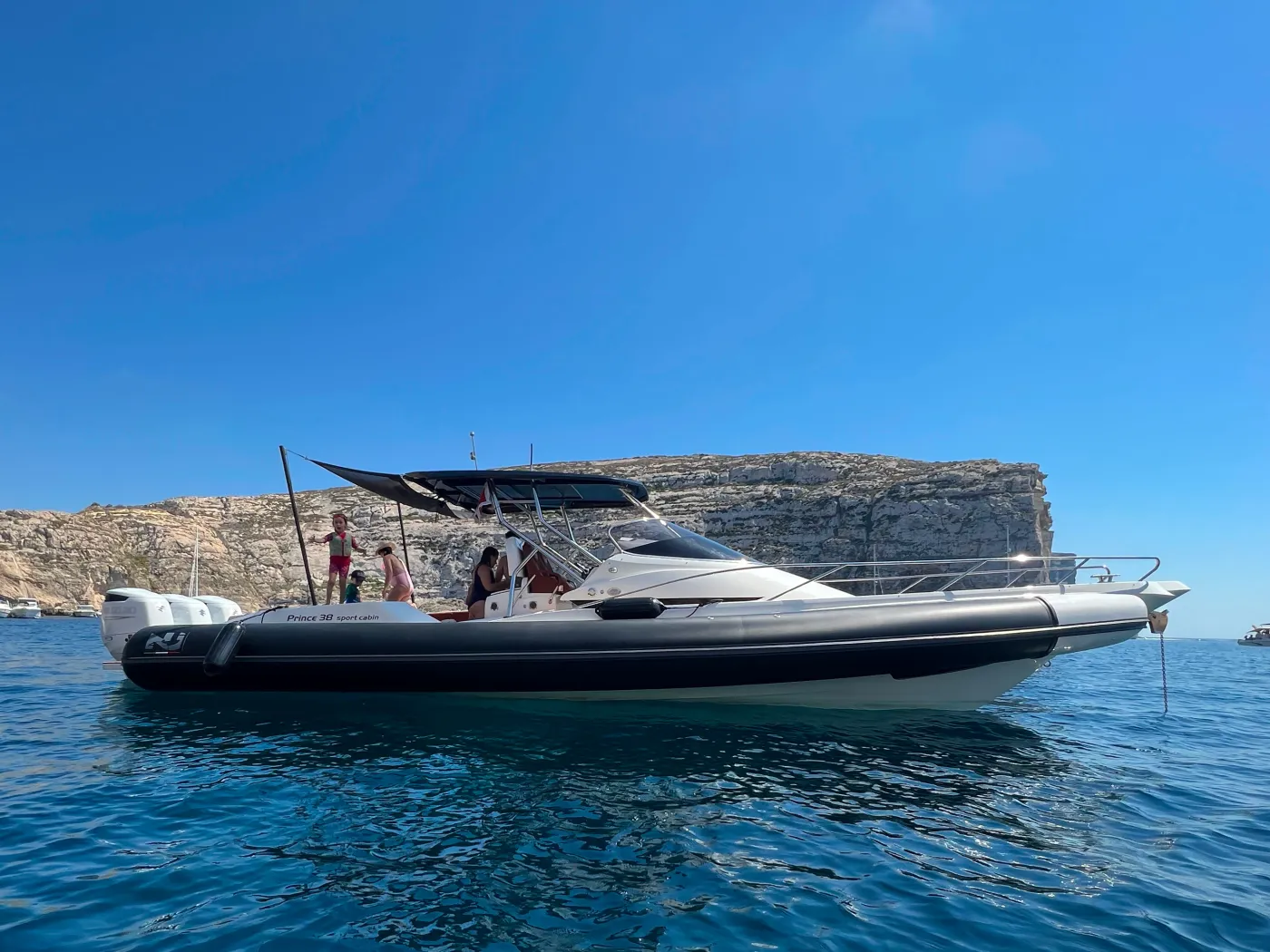 Ethan Jo - Motor Yacht in Floriana