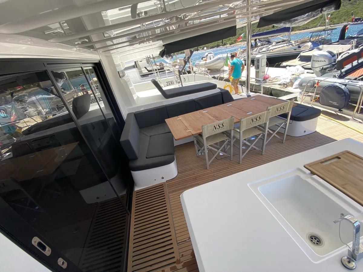 The Moon (ANU) - Catamaran in Saint Paul