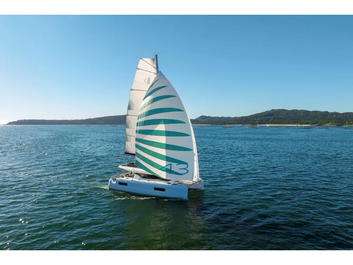 Folíe - Catamaran in Tonnarella