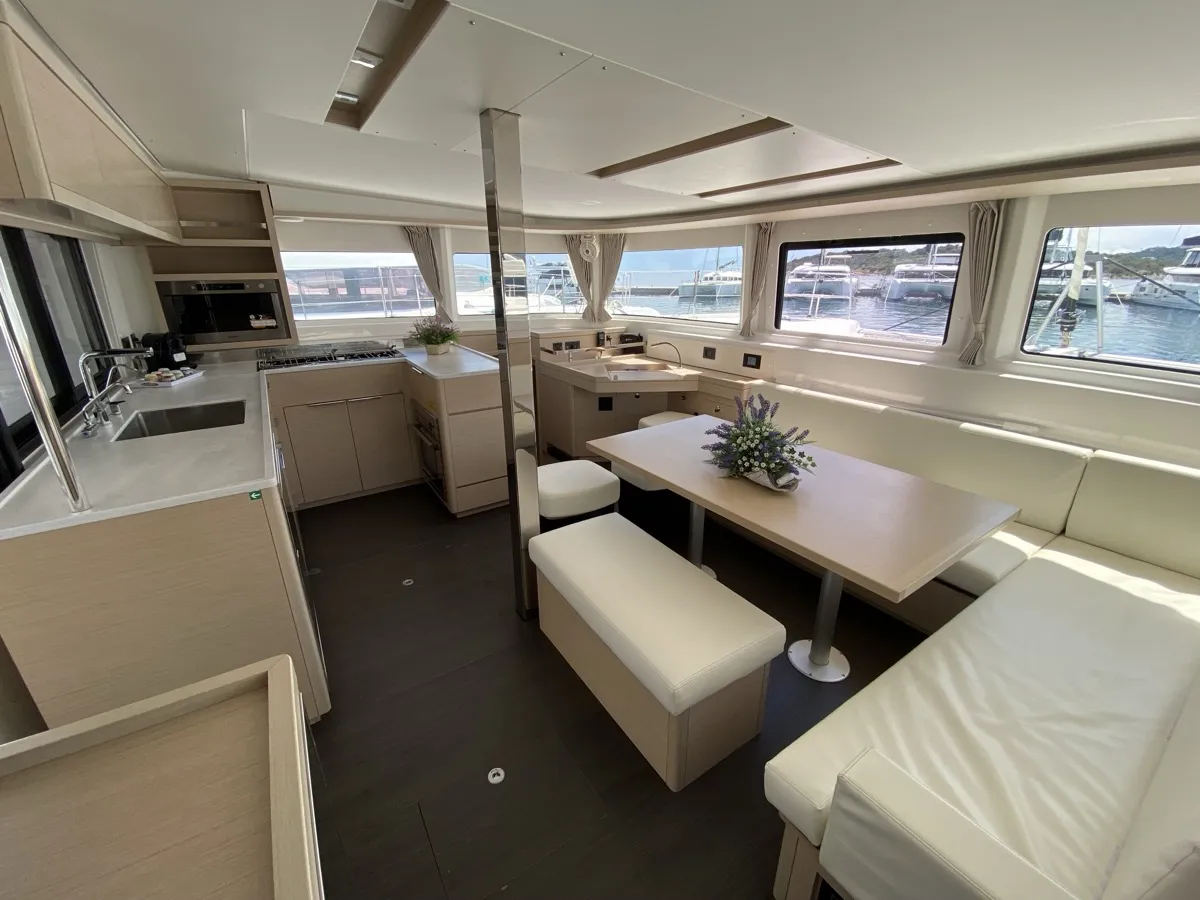Cresta Bianca - Catamaran in Olbia