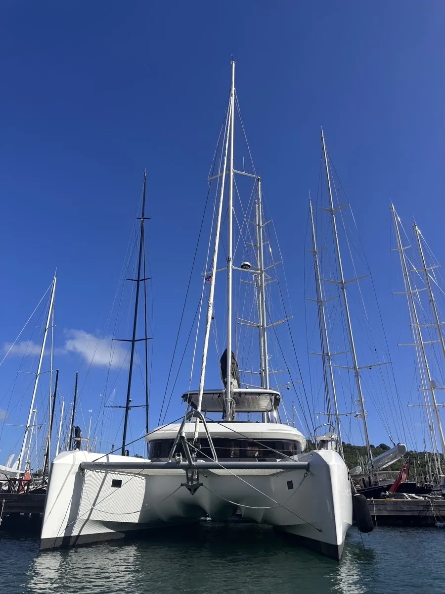 MAUI (SXM) - Catamaran in Marigot
