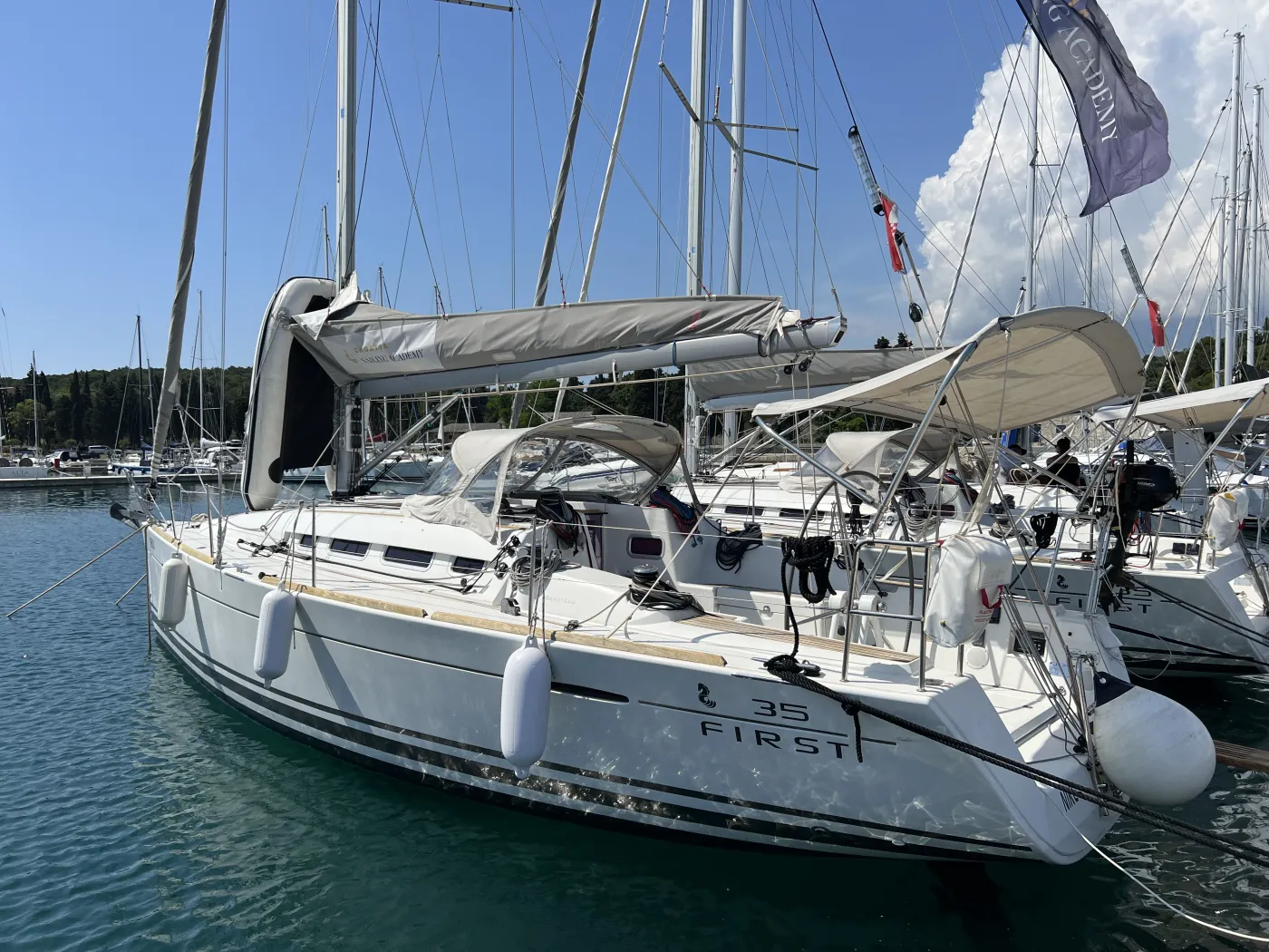 NIKE - Sailboat in Pula