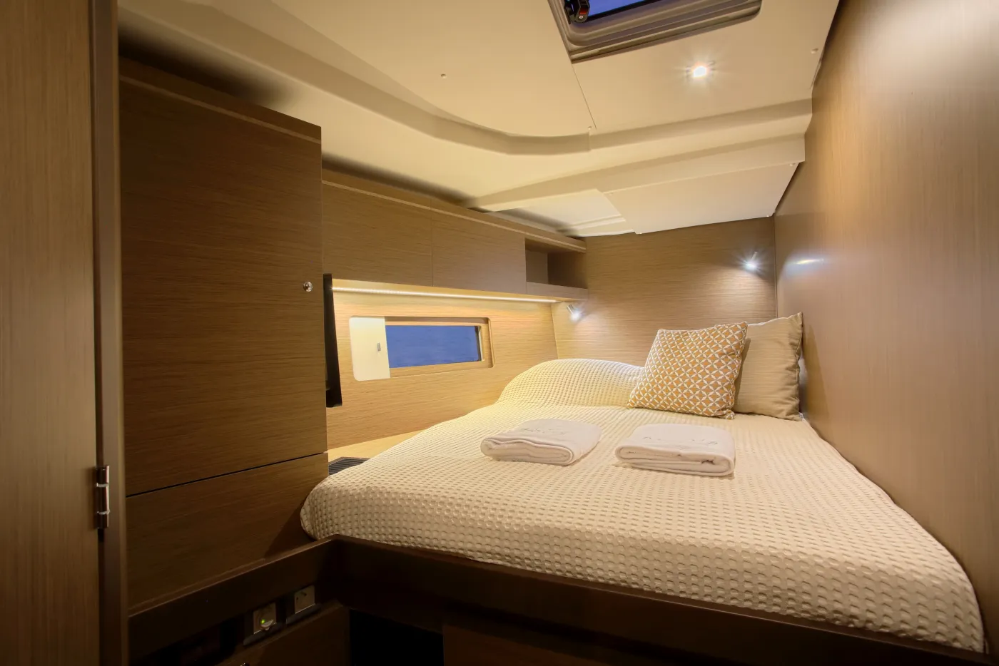 Premium + - Sailboat in Alimos