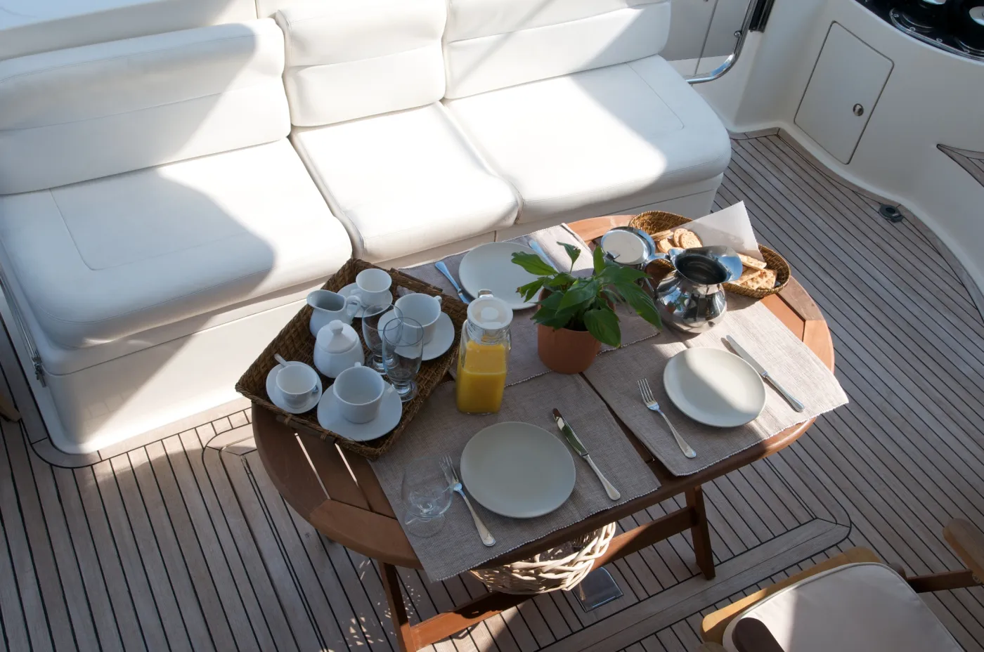 Premium + - Motor Yacht in Alimos