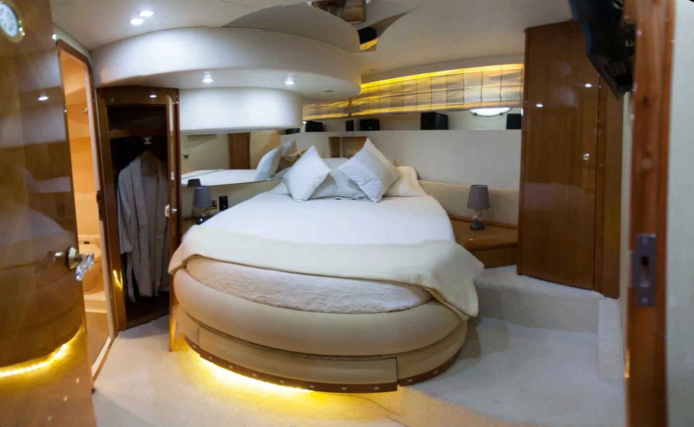 Premium + - Motor Yacht in Alimos