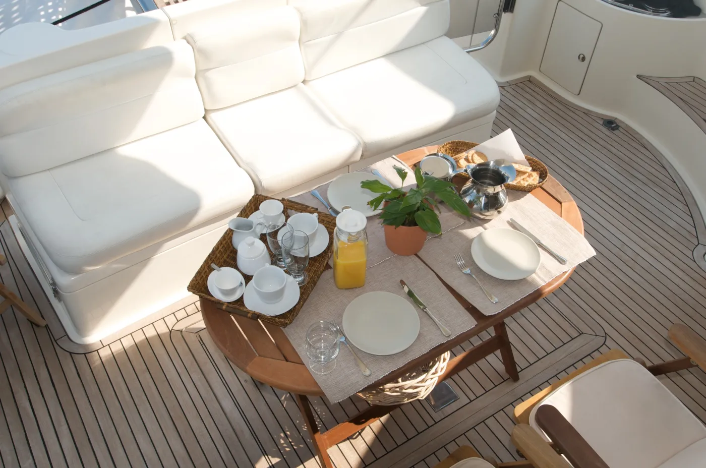 Premium + - Motor Yacht in Alimos
