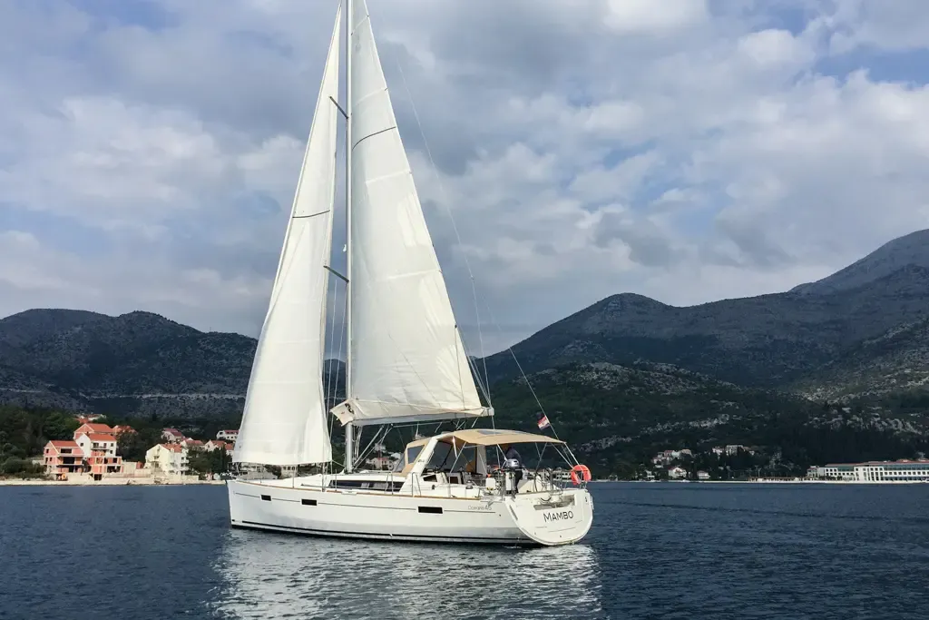 Mambo 1 - Yelkenli içinde Tivat
