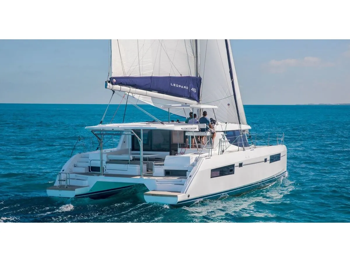 Marina - Catamaran in Alimos