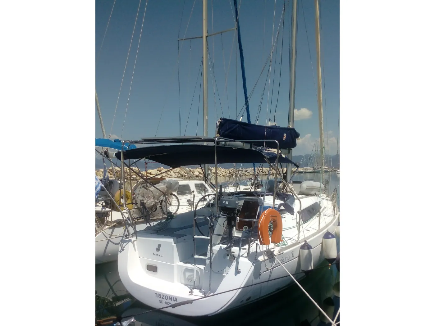 TRIZONIA - Sailboat in Nikiana