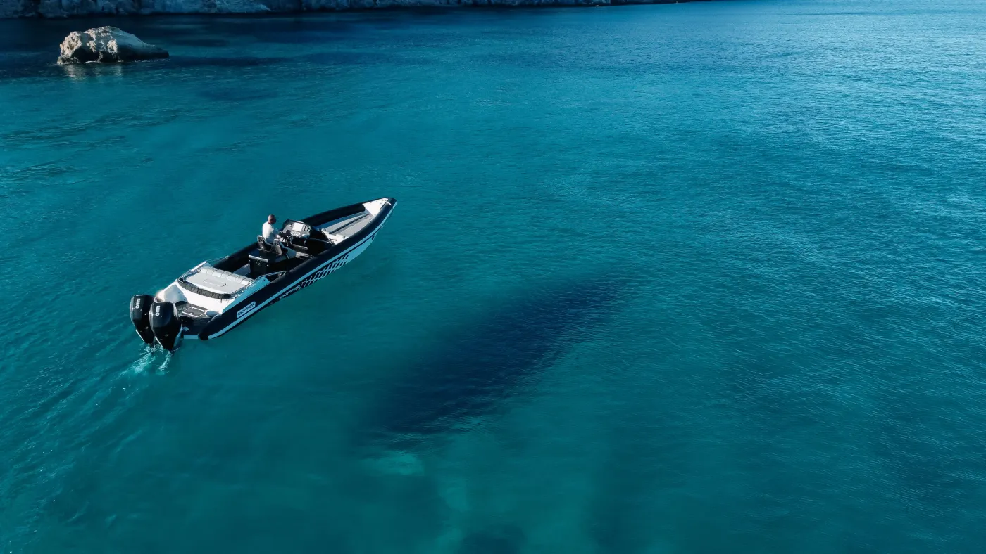 Navigatus IV - Motor Yacht in Adamantas
