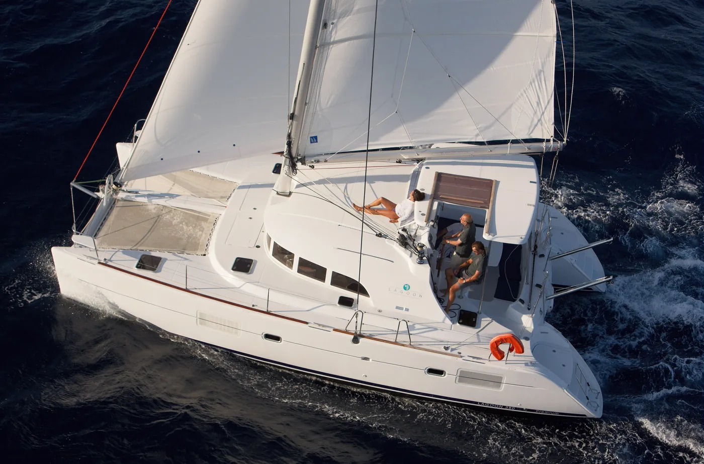 PUMA II - Katamaran içinde Le Marin