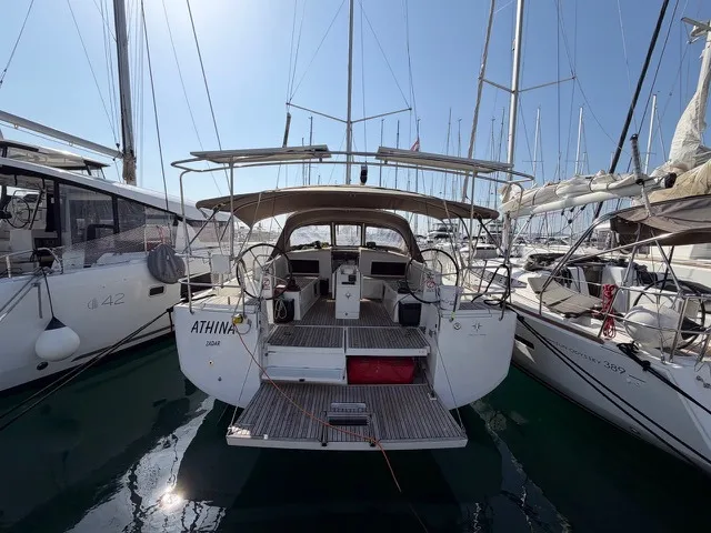 ATHINA - Yelkenli içinde Bibinje