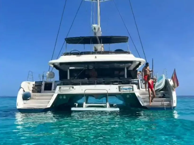 ZS - Catamaran in Eivissa