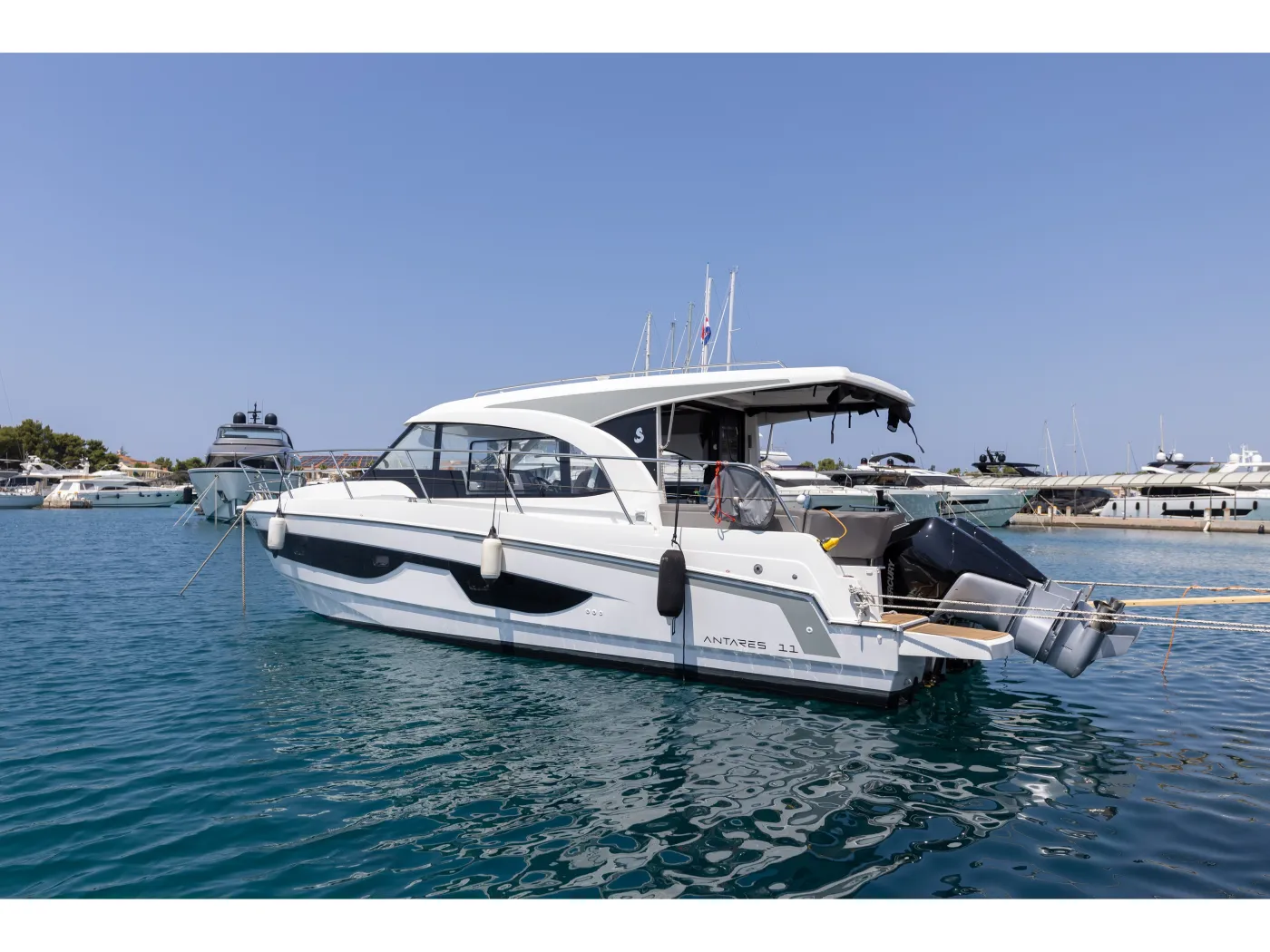 FALCON - Motor Yacht in Rogoznica