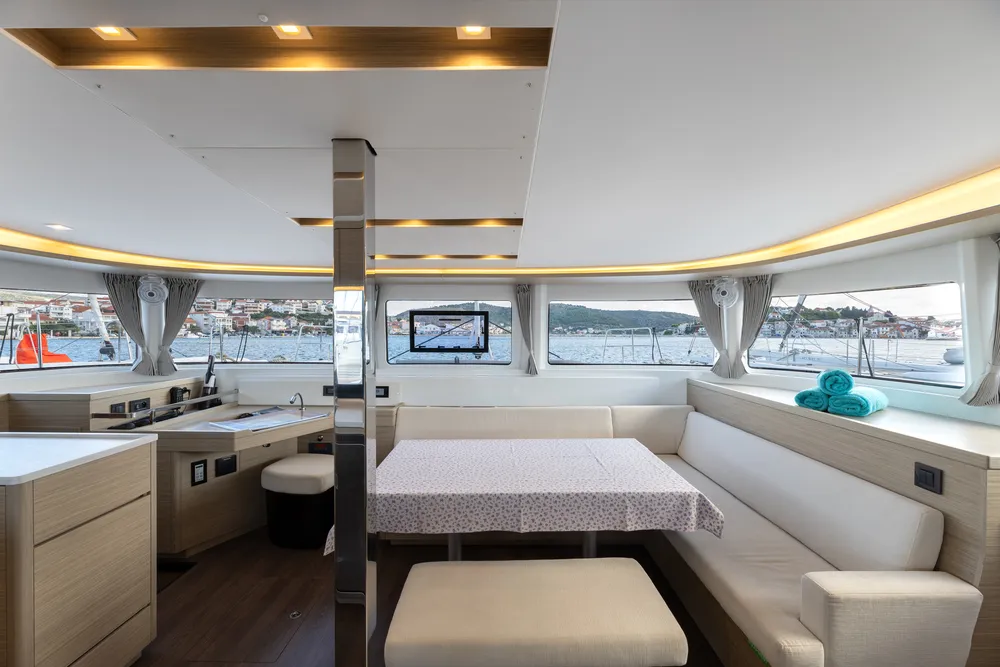 CORTES - Catamaran in Rogoznica