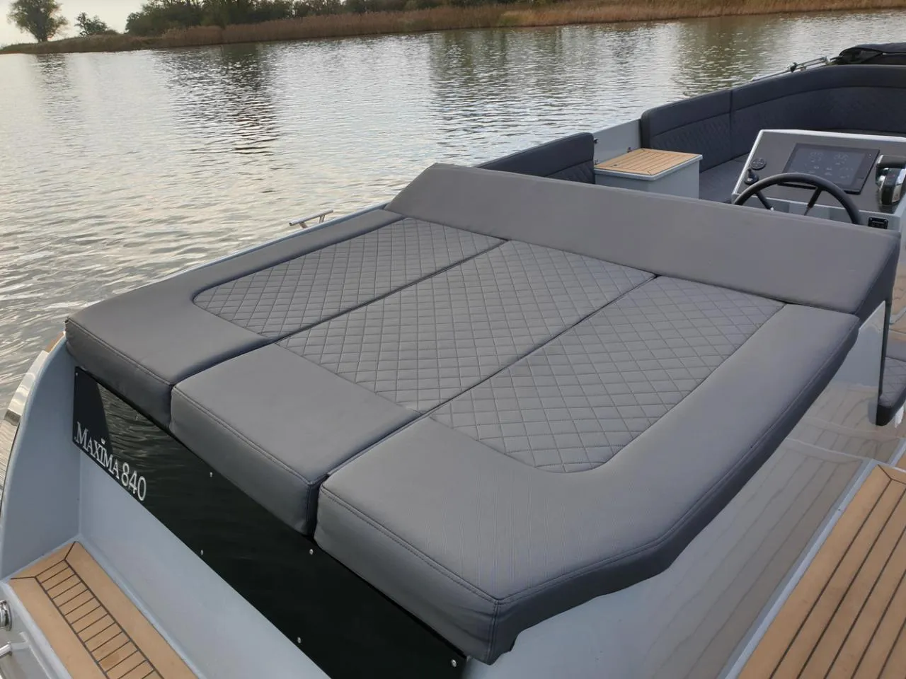 VIS - Motor Yacht in Seget Donji