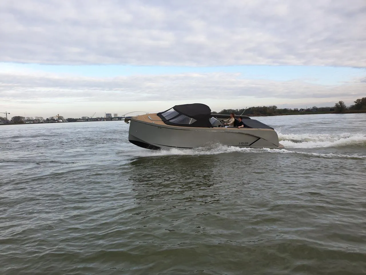 VIS - Motor Yacht in Seget Donji