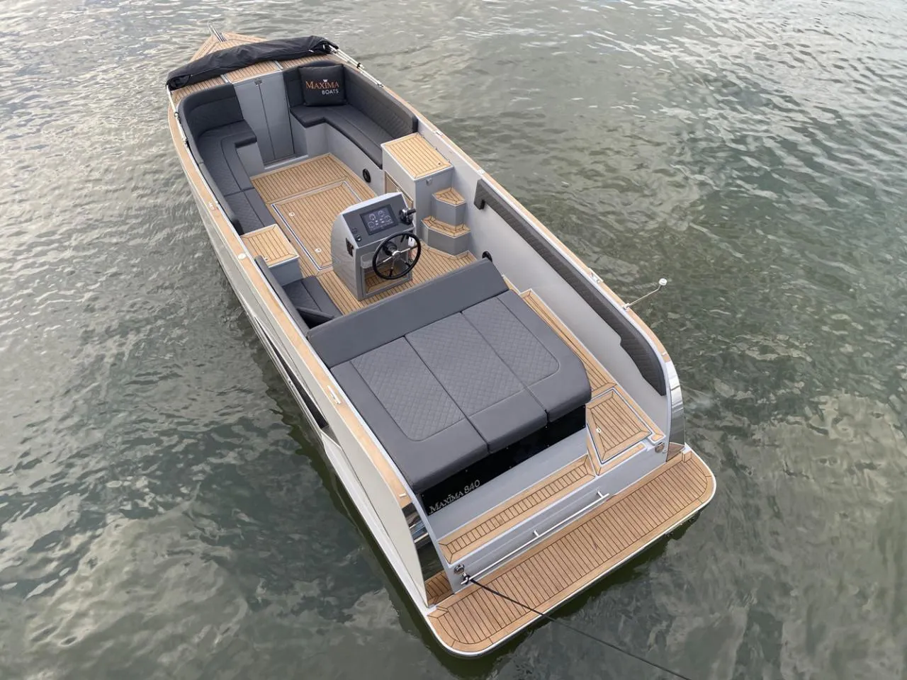 VIS - Motor Yacht in Seget Donji