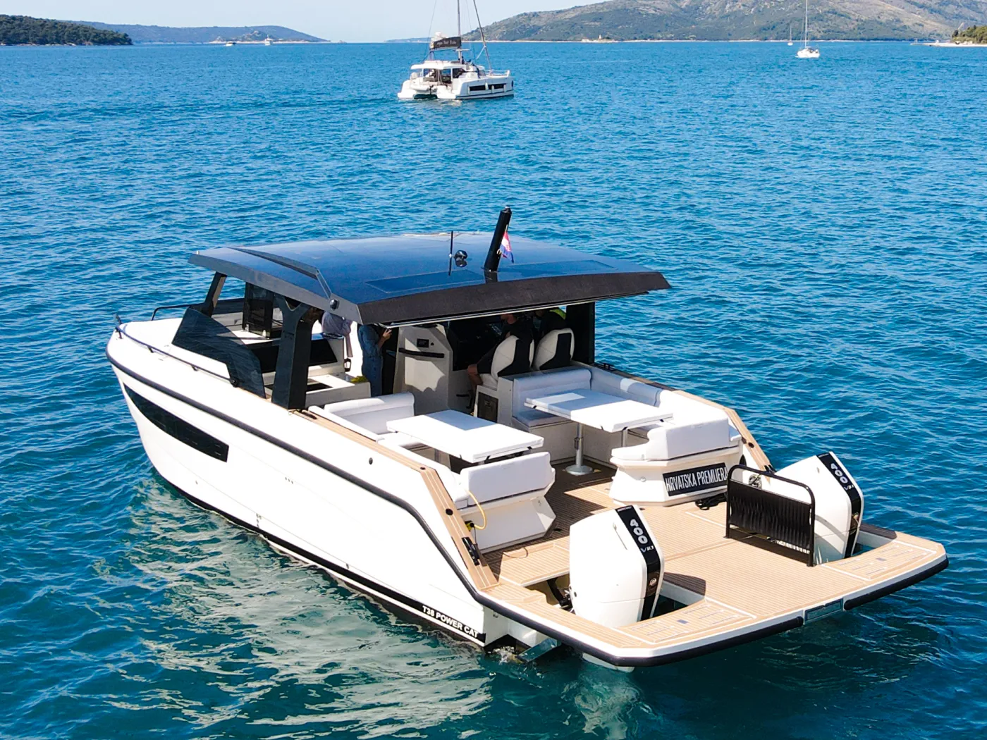 LASTOVO - Catamaran in Seget Donji