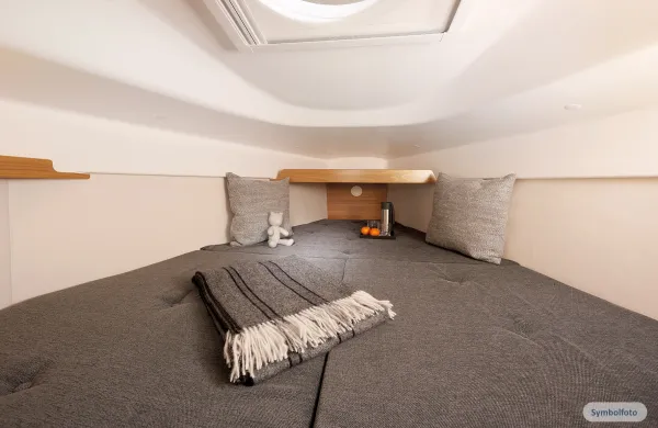 Interior symbol bow cabin double berth
