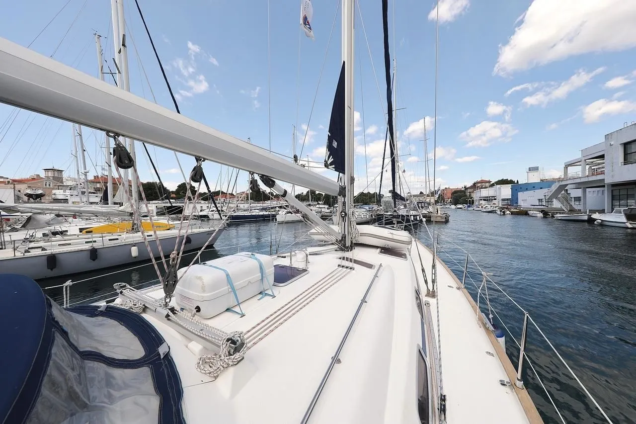 SHH-BAV50 - Sailboat in Volos
