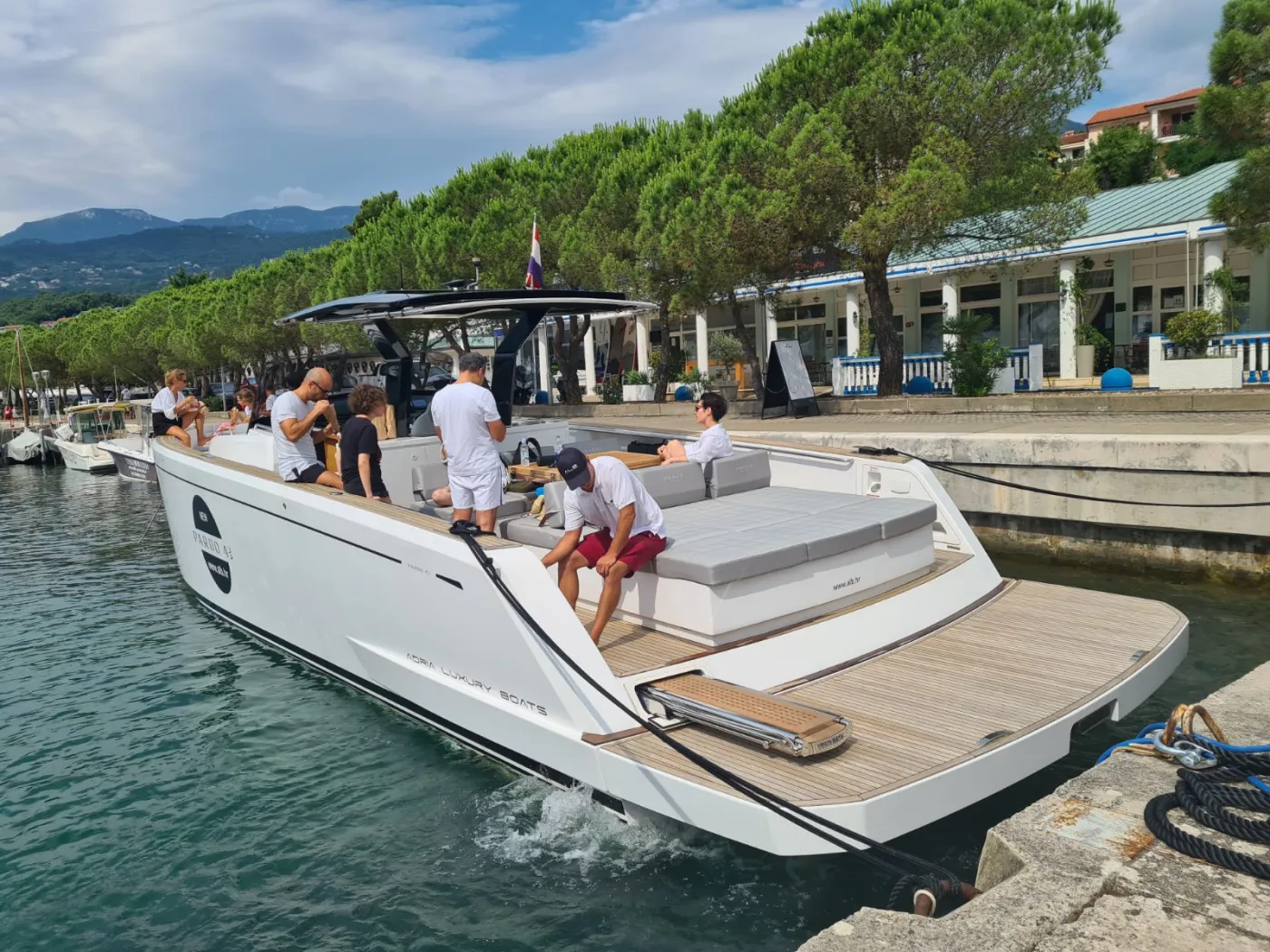 Pardo 43 - Motor Yacht in Ičići