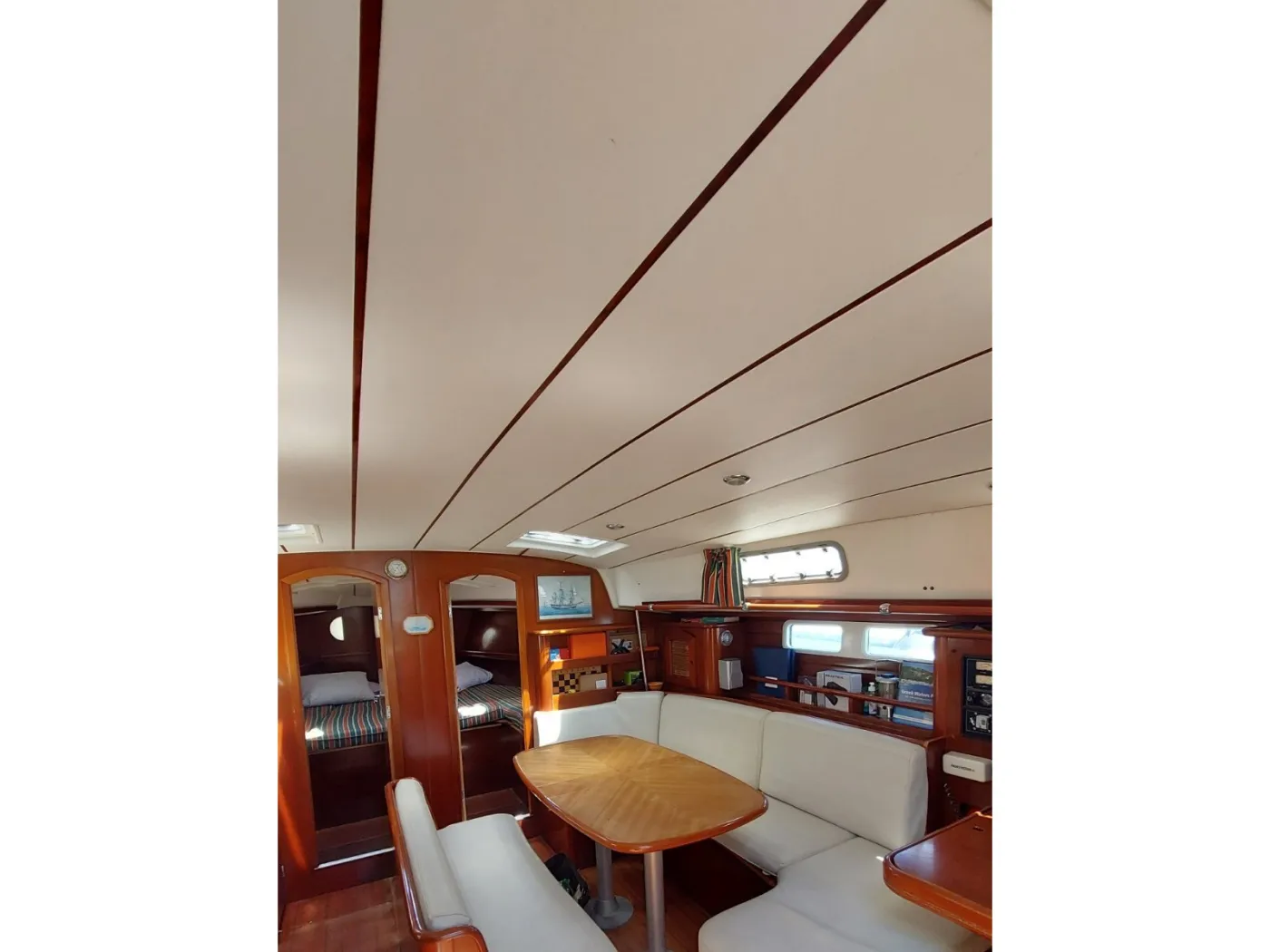 MOLLY'S - Yelkenli içinde Lefkada