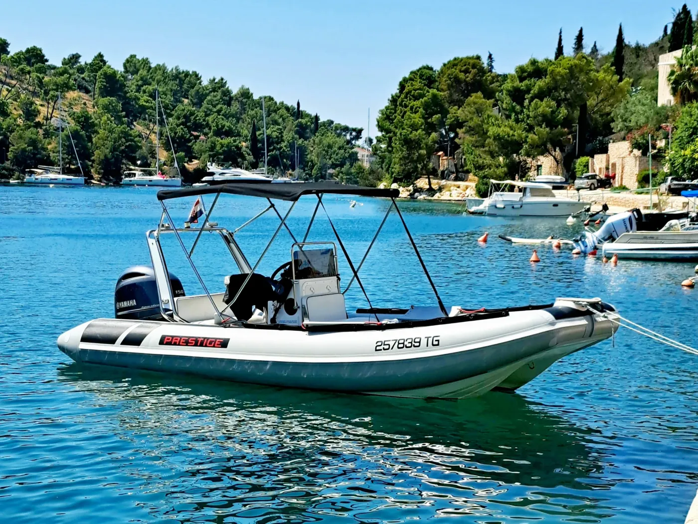 Niky - Motor Yat içinde Trogir
