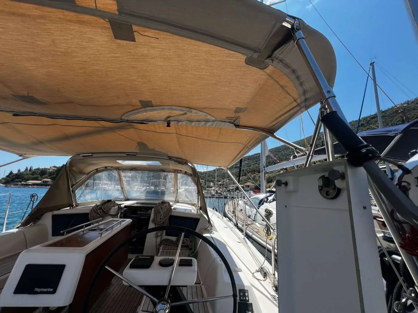 Maestro ( The boat is located in the Port of Sivota, Lefkada ) - Yelkenli içinde Sivota