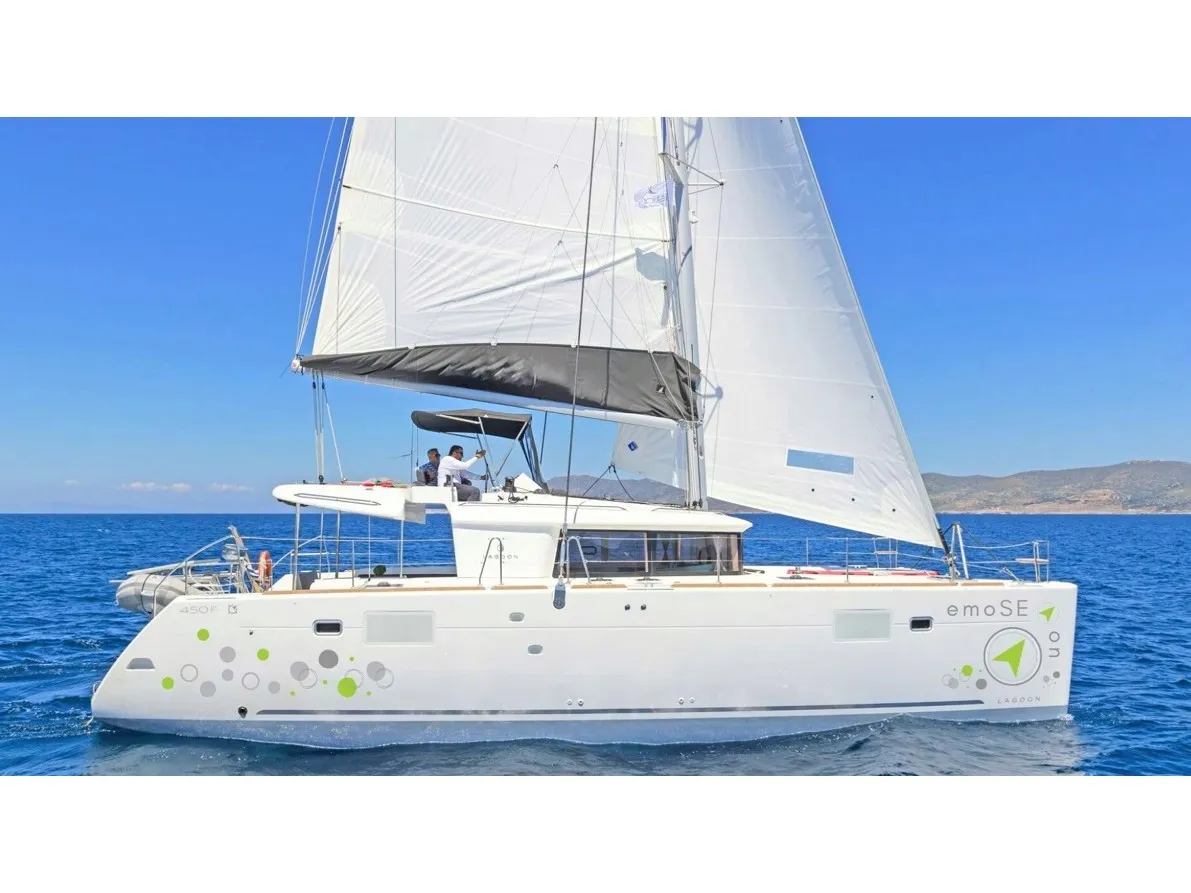 EmoSEAon - Katamaran içinde Lefkada
