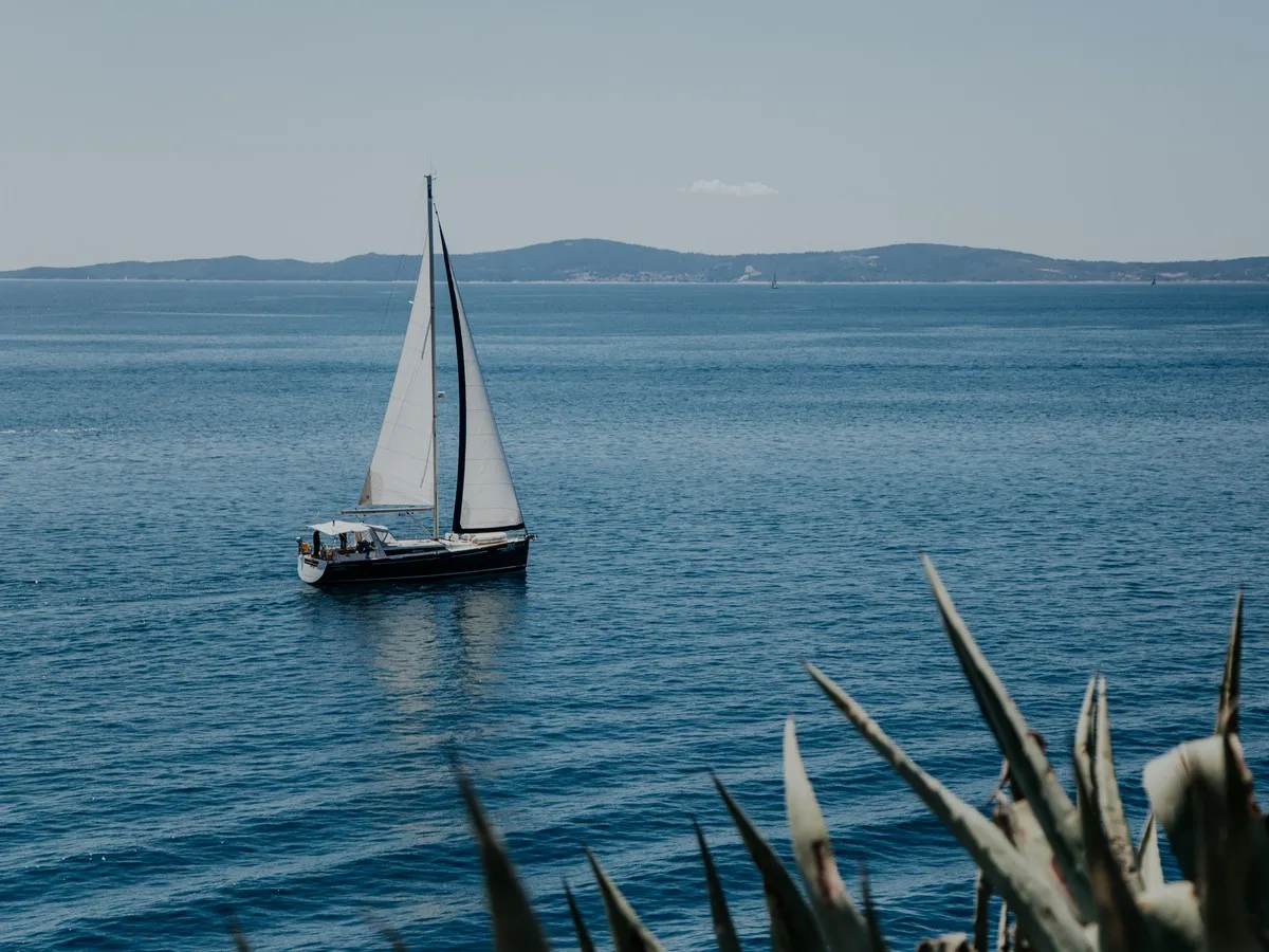 GOLD ONE - Yelkenli içinde Split