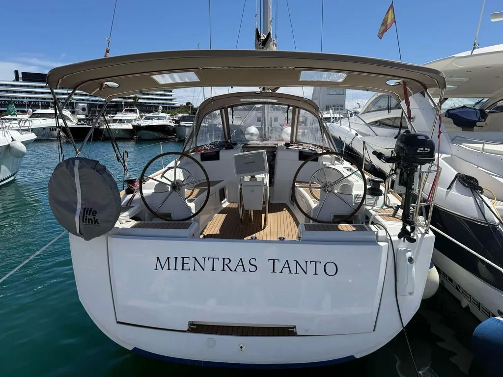 Mientras Tanto - Sailboat in Eivissa