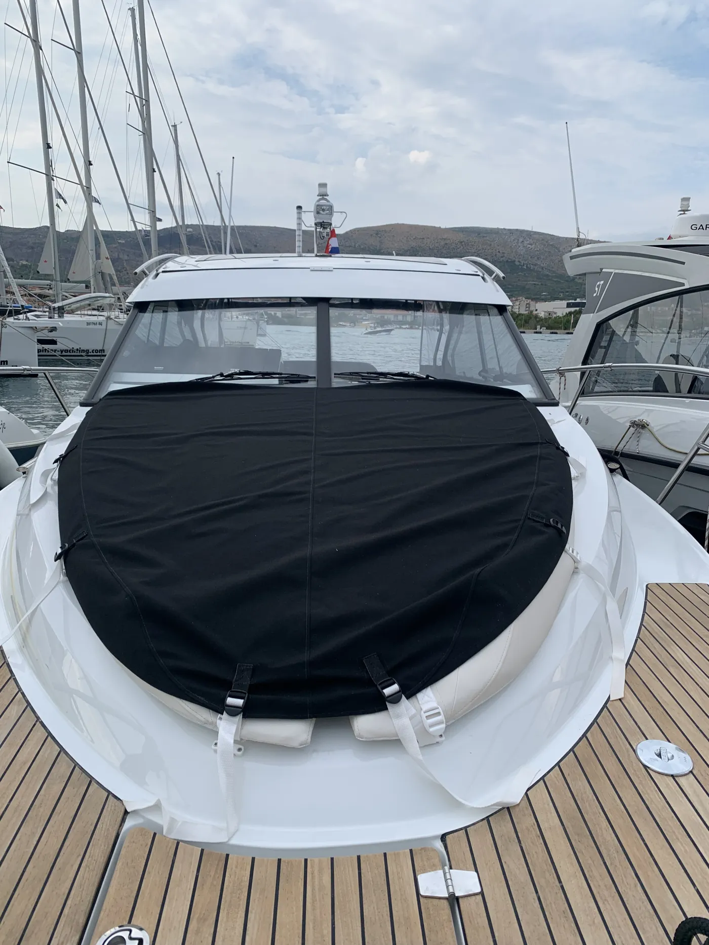 J&LO - Motor Yat içinde Trogir
