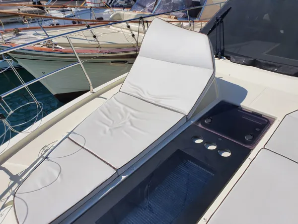 bow sunbed