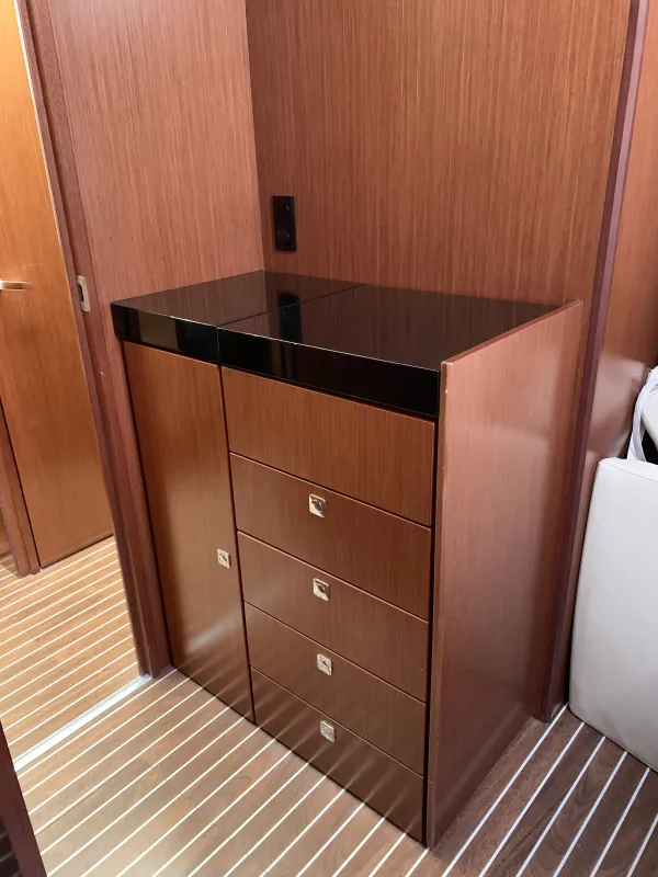 closet main cabin