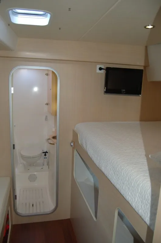 Cabin B06 (RM) - Catamaran in Providence