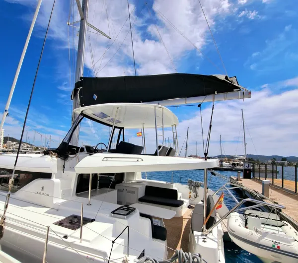 Lounge + Dinghy