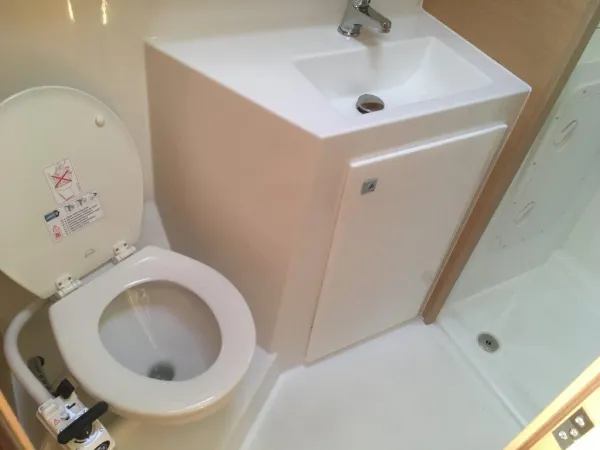 Toilet/Sink