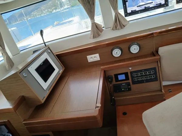 Navigation Station / Chart Table