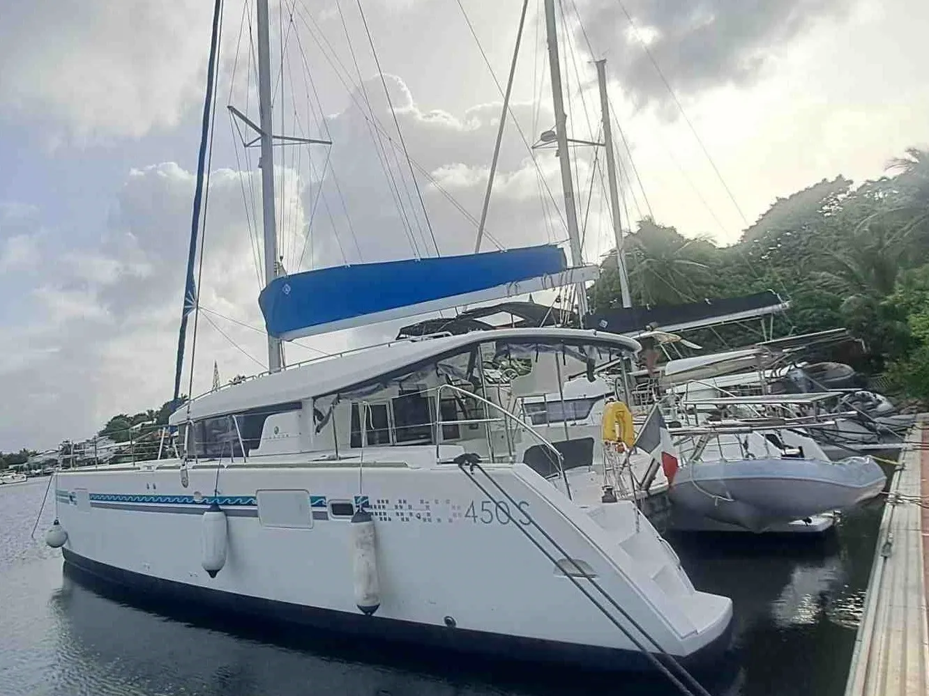 Belle - Catamaran in Le Marin