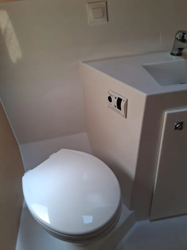 Toilet 1