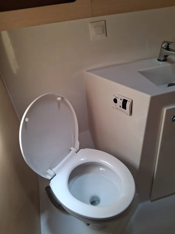 Toilet 2